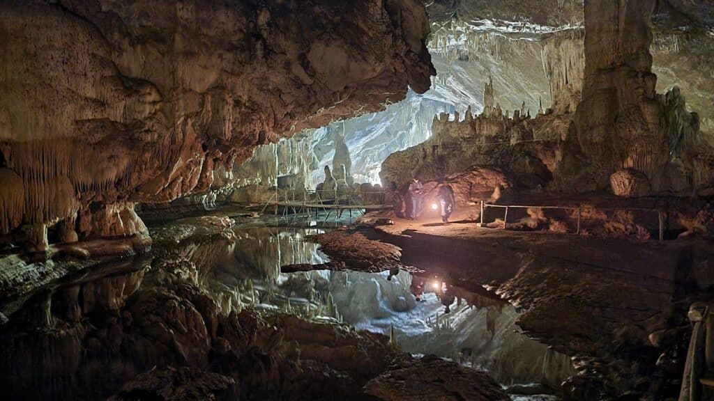 Nam Lod Cave